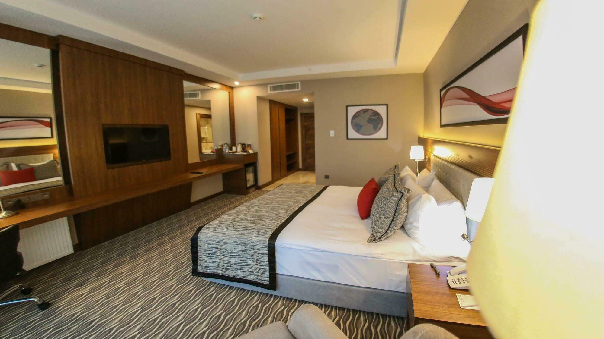 Ramada By Wyndham Nigde Hotel Eksteriør billede